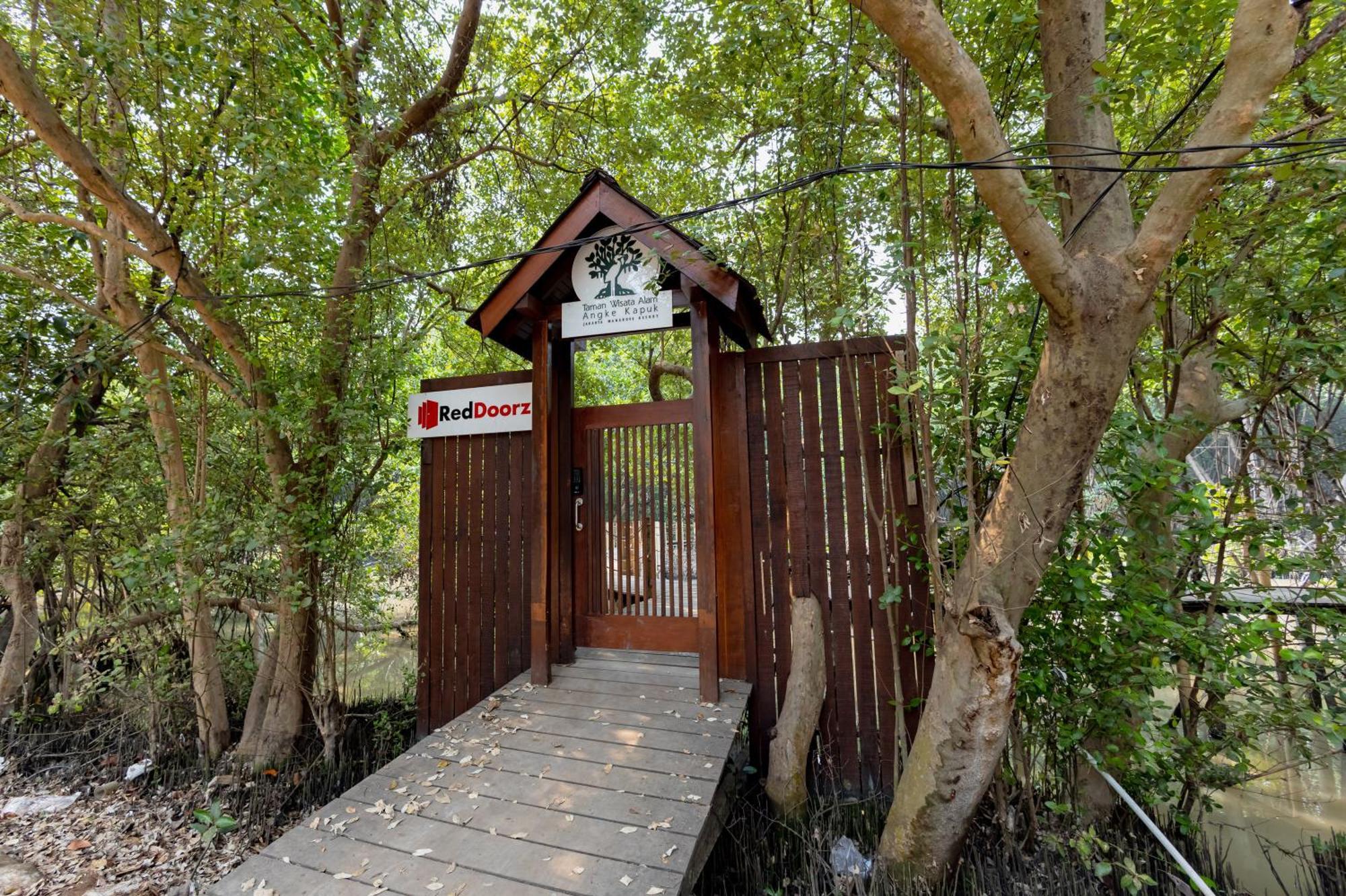 Reddoorz Resort @ Taman Wisata Mangrove Jakarta Eksteriør billede